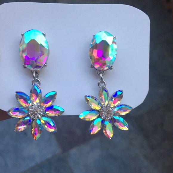Stunning Aurora Borealis Crystal Statement Earrings - Picture 4 of 17